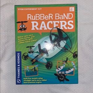 S.T.E.M. Rubber band racer toy